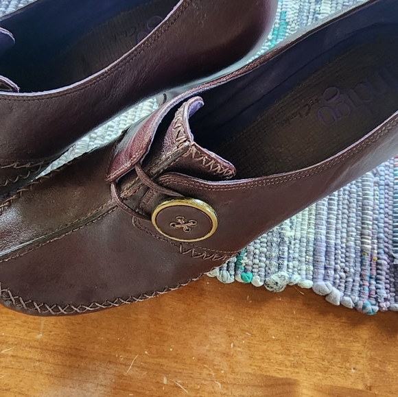 Clarks Indigo slip on comfort heels bendable brown 10m button detail - Picture 2 of 13